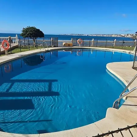Luxury Renovated 2br - Oceanviews - Pool - Torremuelle Apartment *
