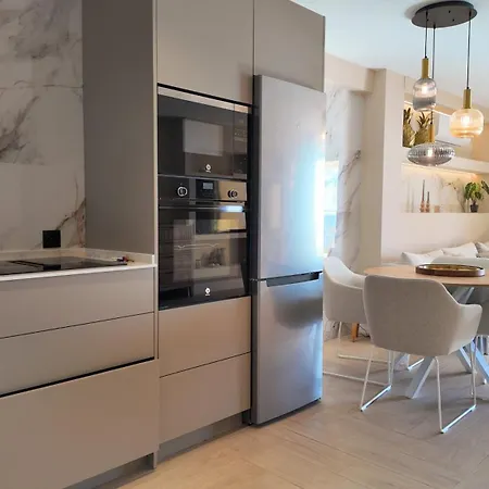 Luxury Renovated 2br - Oceanviews - Pool - Torremuelle